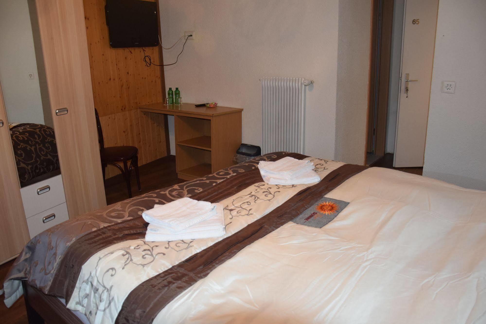 Hotel Sonne Einsiedeln Eksteriør billede
